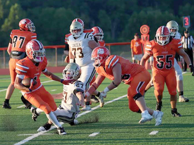 Elkins pulls past Lincoln in opener